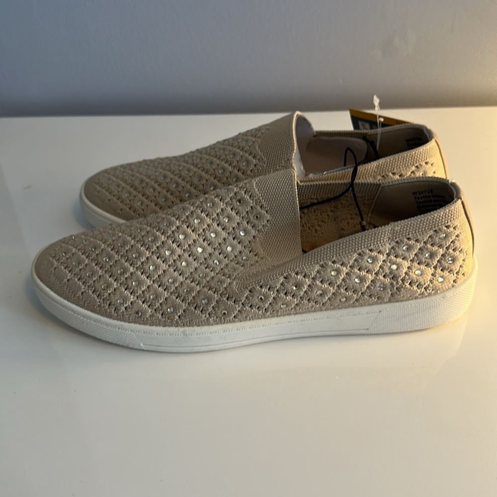 Womens slip on sneakers, size 8 - Picture 3 of 6